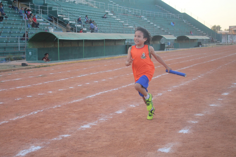 Festival de velocidad y relevo para atletas que representarán al Beni