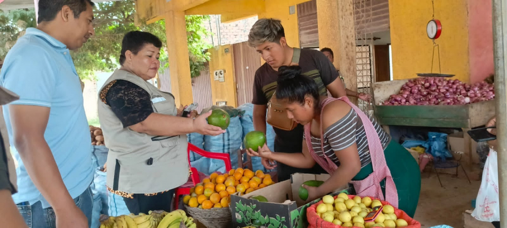 Baja de precios de alimentos alivia  economía de vecinos en Trinidad