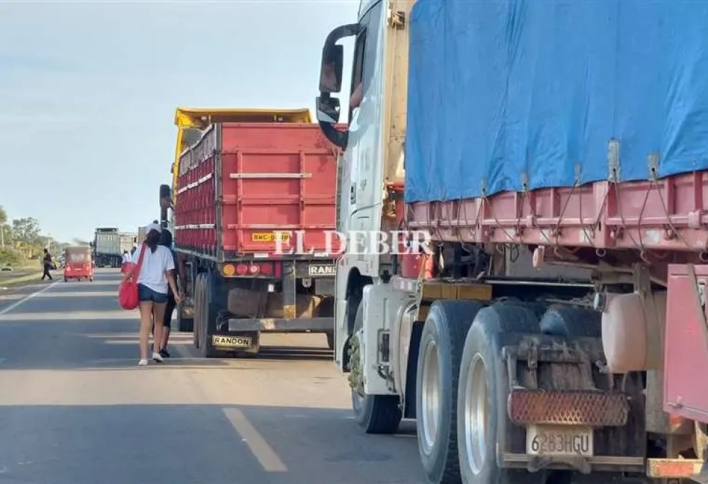 Gobernación y pobladores de San Julián llegan a dos acuerdos en torno al lío de transporte; pero el bloqueo sigue