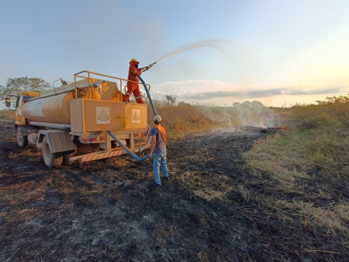 Gestión de Riesgo sofoca incendios de  pastizales en la zona Proyecto Fenix