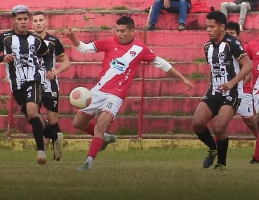 1ro de Mayo, Germán Busch y Universitario lideran la tabla de la Primera A