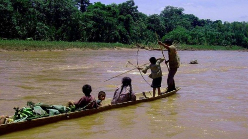 ¿Cómo viven los chimanes?: Tres días por  río navegó la familia aplastada por el puente