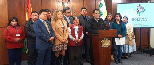 Gobierno alcanza acuerdo con un bloque de gremiales e invita al grupo de Siñani a una reunión para el 10 de junio