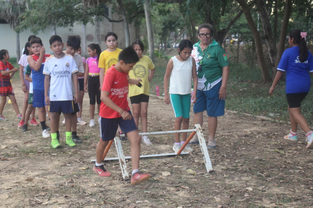 Escuela de Deportes potencia a niños y jóvenes en atletismo