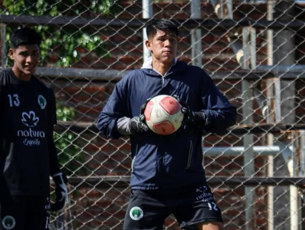 Arturo Loras, seguridad total en el arco de Olimpia Petrolero