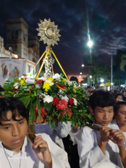 PESE A CRISIS Y ESCASEZ DE COMBUSTIBLES FELIGRESES CELEBRAN EL CORPUS CHRISTI