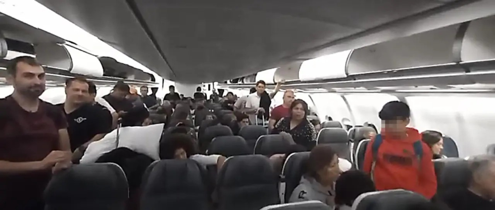 BoA evacúa a pasajeros de un vuelo que debía partir de Madrid con rumbo a Santa Cruz