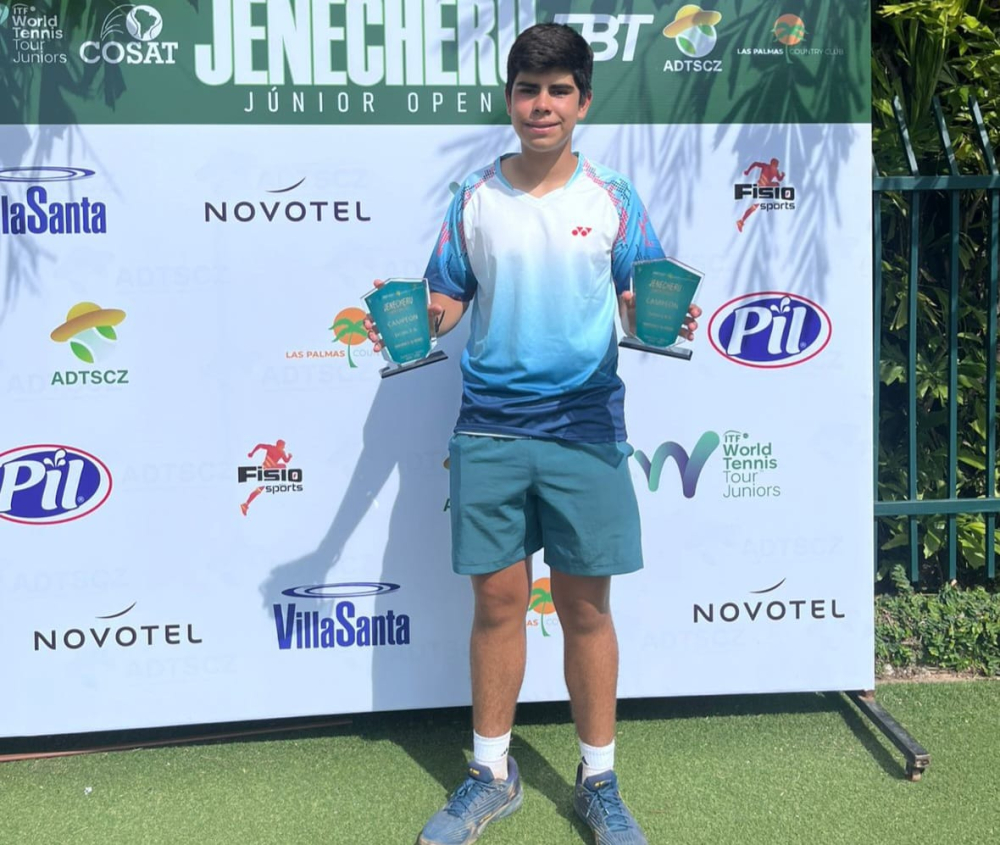 Omar Vargas arrasa en el Jenecherú Junior Open: campeón en singles y dobles