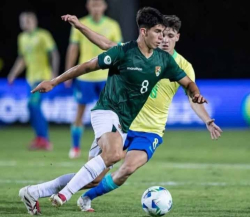 Óscar López Raslan, futbolista de la selección, visitó a Huacaraje, tierra de su madre
