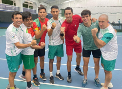 Dellien celebra junto al equipo Bolivia el ascenso tras vencer a Bermuda