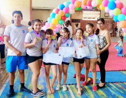 Gimnastas de Christa McAuliffe deslumbran en torneo intercolegial
