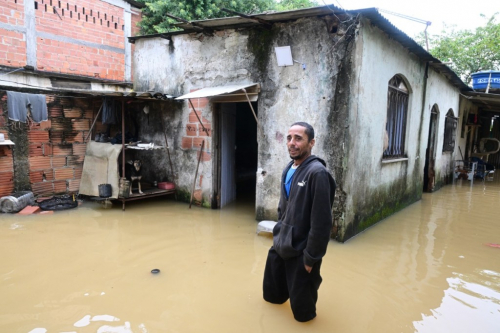 Inundaciones y deslizamientos por lluvias  dejan al menos 25 muertos en sureste de Brasil