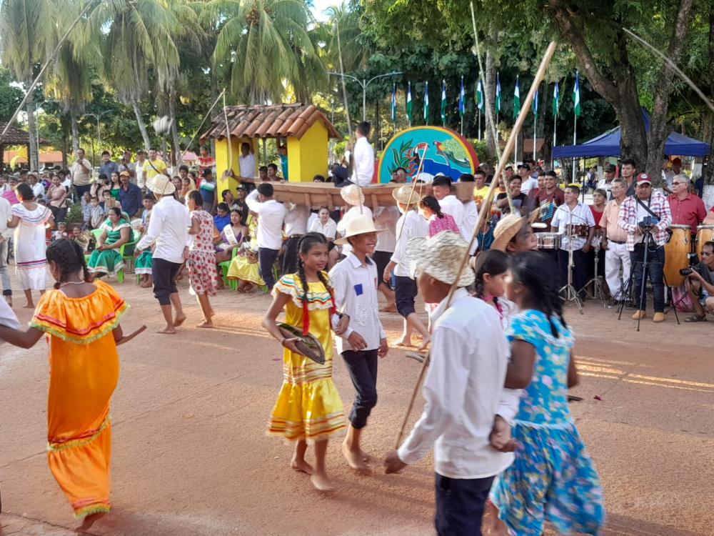 Huacaraje mostró el esplendor de su  riqueza cultural en su fiesta patronal