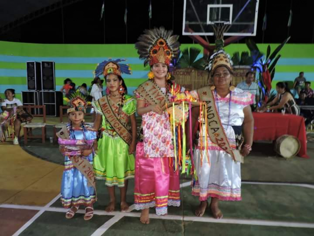 Huacaraje fortalece su cultura y  elige a las soberanas del folklore