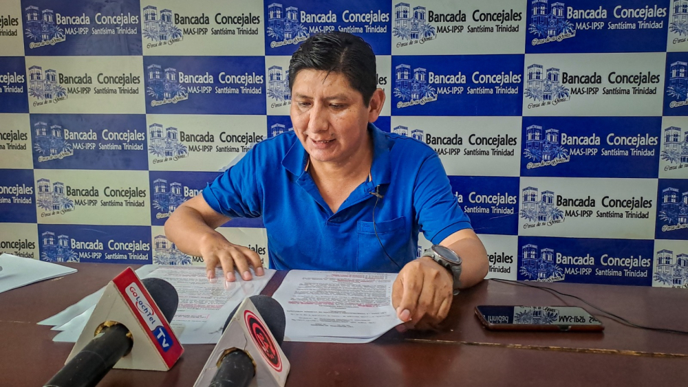 Concejal presenta leyes municipales para construcción  y dotación de viviendas y distribución de agua potable