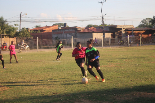 Emocionantes partidos de fútbol femenino y masculino ponen al rojo vivo Liga Santa María