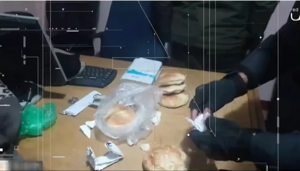 Detienen a joven por vender cocaína escondida en pan a 10 y 15 bolivianos
