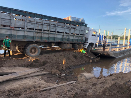 Camiones hundidos en el Mamoré: Senadora  advierte peligro latente para transportistas