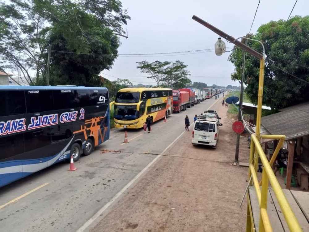 Agricultores prolongan bloqueo en la ruta Trinidad-Santa Cruz ante falta de respuesta