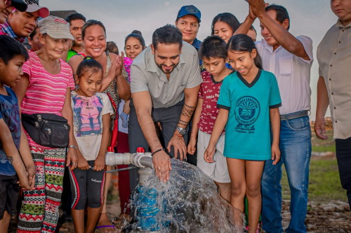 Familias de los Tajibos celebran inauguración de Sistema de Agua Potable