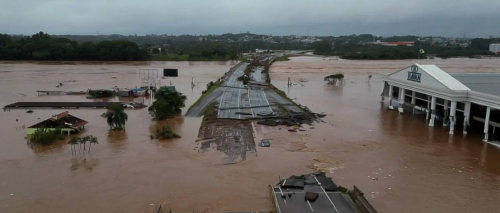 Sube a 56 la cifra de muertos en el sur de Brasil por desastre climático