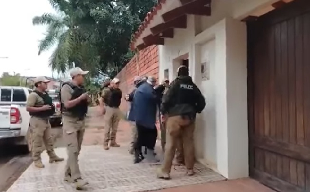 Allanan la casa de ex alcalde por el presunto caso de racismo y discriminación