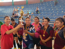 Talento femenino brilla en torneo de futsal por el Día de la Madre