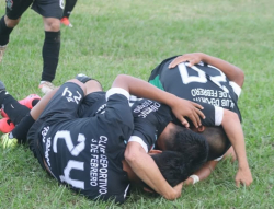 Duelo parejo: Universitario y 3 de Febrero se reparten los puntos