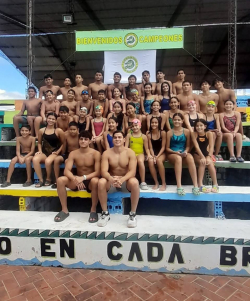 Nadadores de élite boliviana inspiran a jóvenes en el Club Náutico Trinidad MDFV
