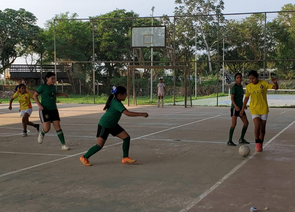 Con gran entusiasmo, estudiantes compiten en el torneo Sub-12 de futsal