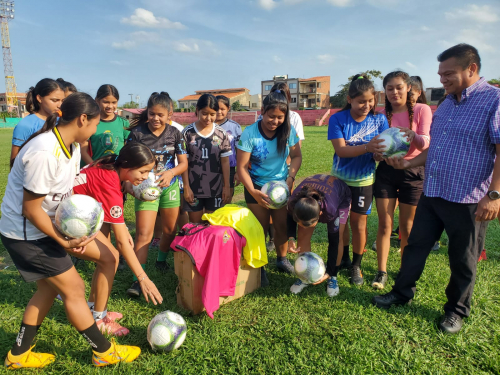 Presentan a preselección Sub-16 femenina rumbo al nacional de Sucre