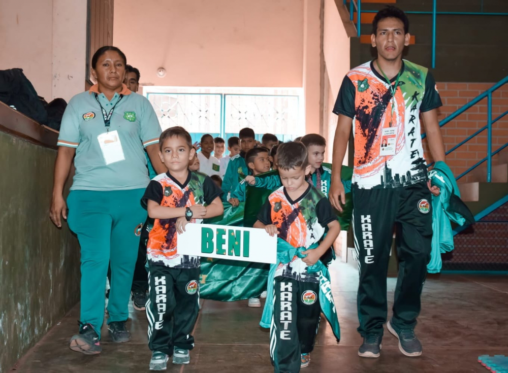 Karatecas benianos buscan el oro para integrar la selección boliviana