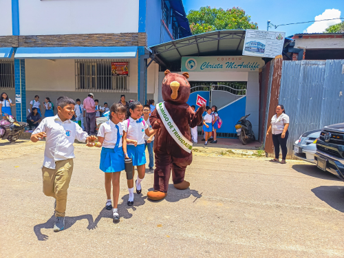 Estudiantes del Christa Mac Auliffe son "capix1día"