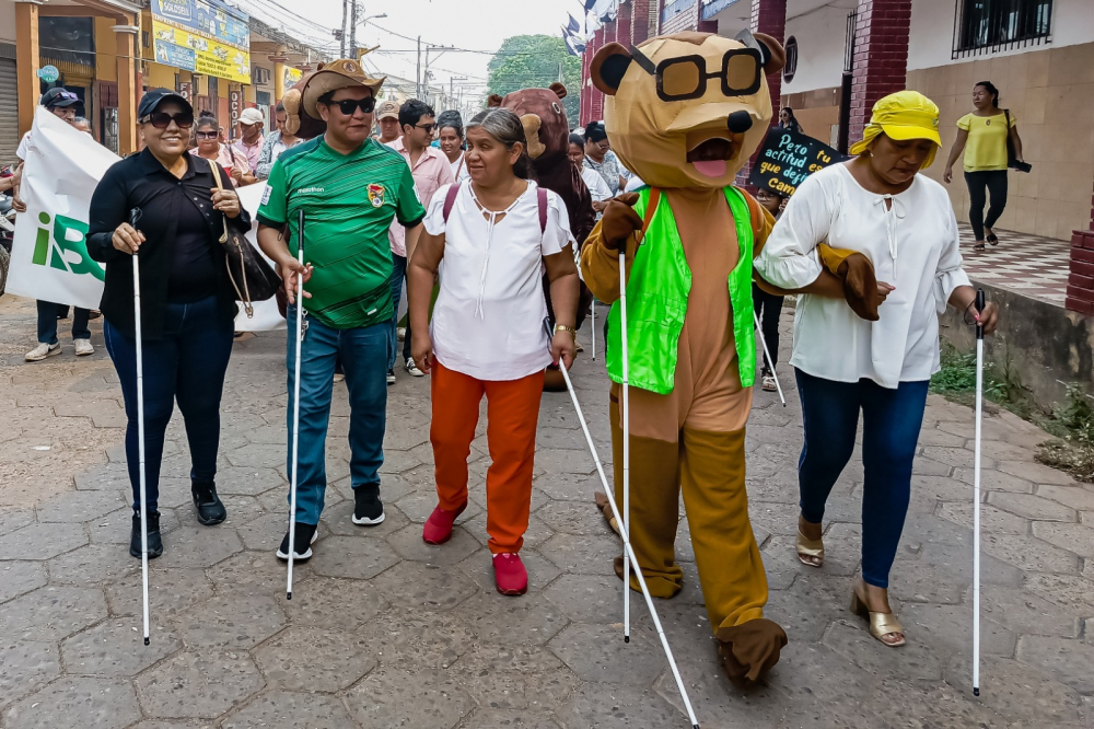 Trinidad celebra el Día Internacional del  Bastón Blanco con una marcha inclusiva