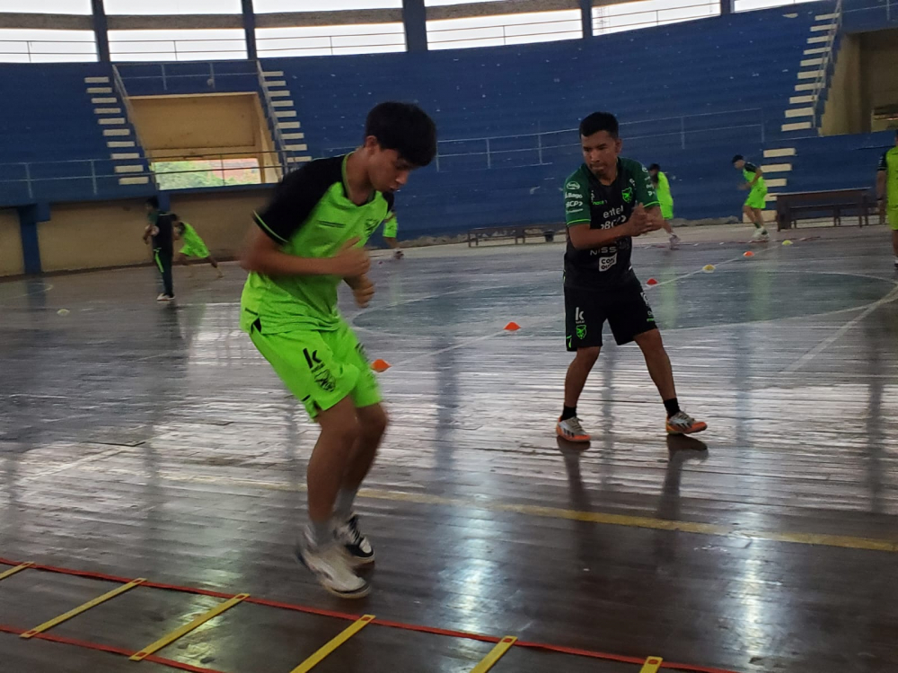 Selección boliviana de Futsal FIFA trabaja en lo físico y conceptos tácticos en Trinidad