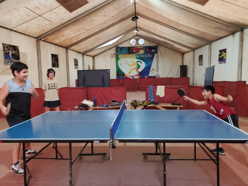 Carlos Callau: Un mentor apasionado que fomenta el tenis de mesa en la juventud