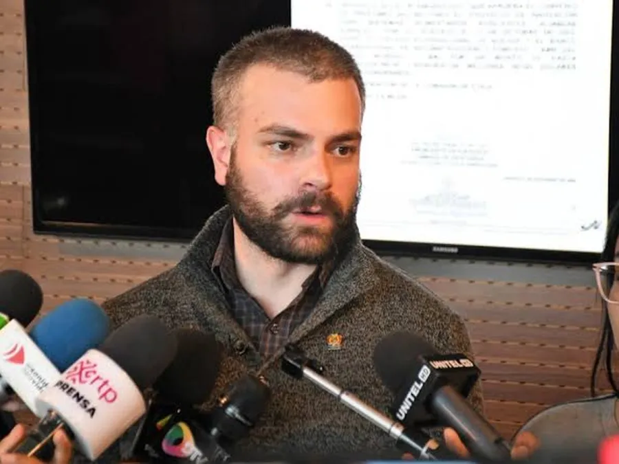 José Manuel Ormachea: El senador de Libre entre la fiscalización filosa, el discurso verde y la reactivación naranja