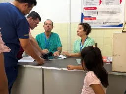 ESPECIALISTAS DE DOA BRINDAN ATENCIÓN MÉDICA EN EL MATERNO INFANTIL