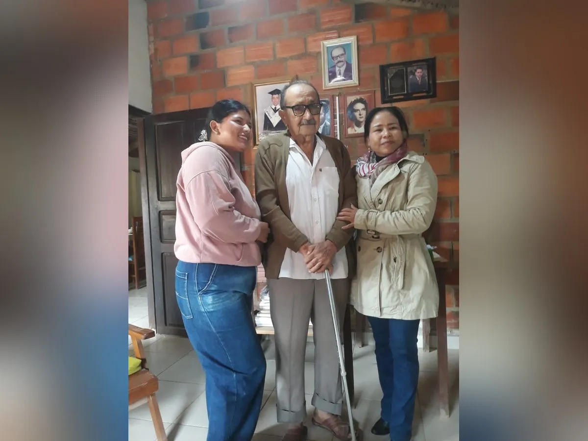 LUZ SOLIDARIA DE QUIENES ME CONOCEN Y ME LEEN