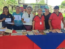 BIBLIOTECA MÓVIL DE LA UAB LLEGÓ HASTA LA U E. "JORGE MONASTERIO"