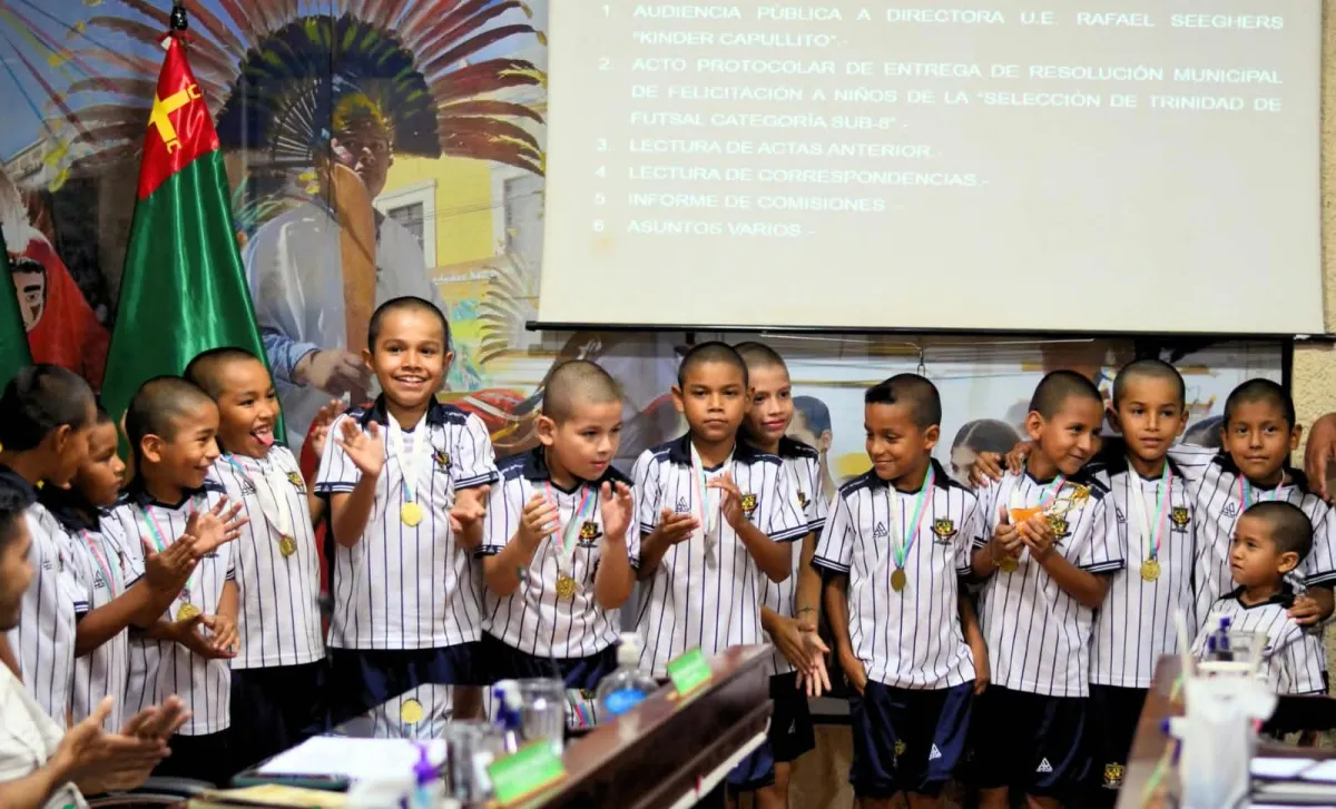 CONCEJO MUNICIPAL DISTINGUE A LOS CAMPEONES DEL INTERPROVINCIAL