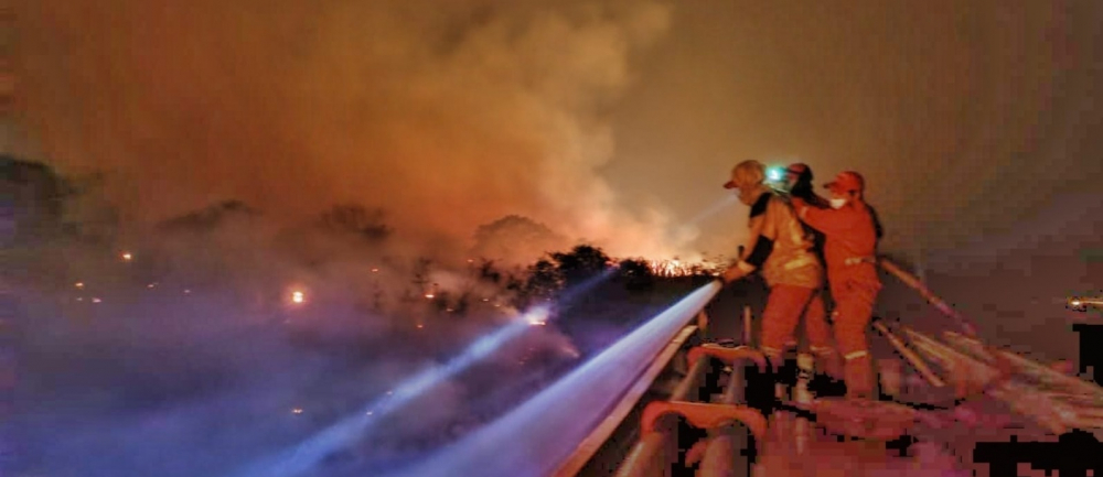 Bomberos del Comando Policial, héroes en la  lucha contra incendios forestales en la región