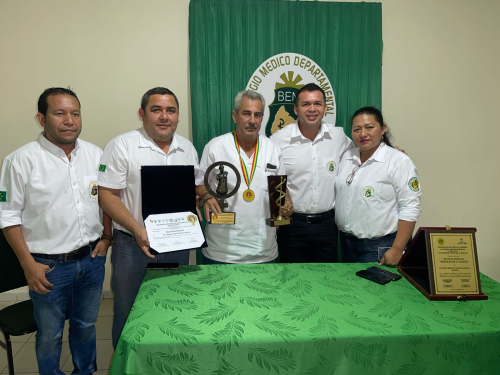 Dr. Miguel Ángel Álvarez recibe el Esculapio de  Oro: Máxima distinción médica a nivel nacional