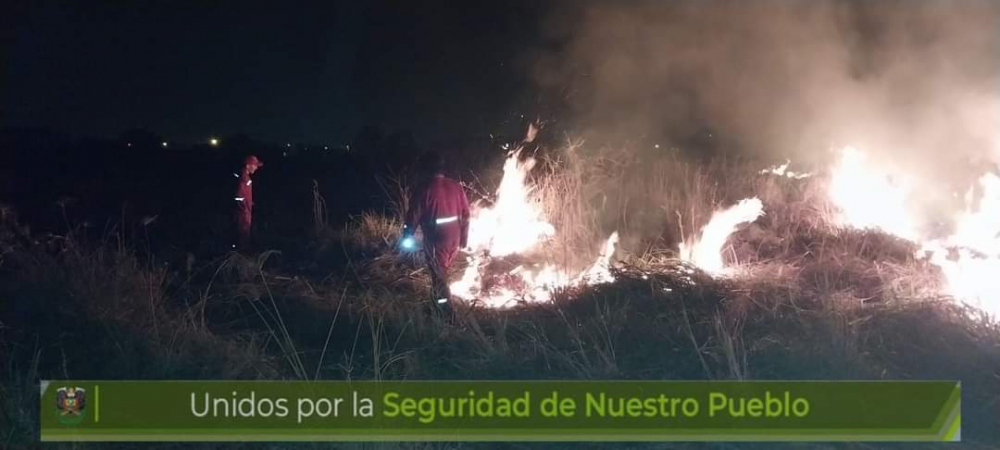 Policía del Beni controla incendio forestal de magnitud en Trinidad