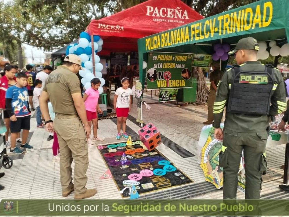 Familias trinitarias  aprendieron y se  divirtieron en el  Día del Peatón