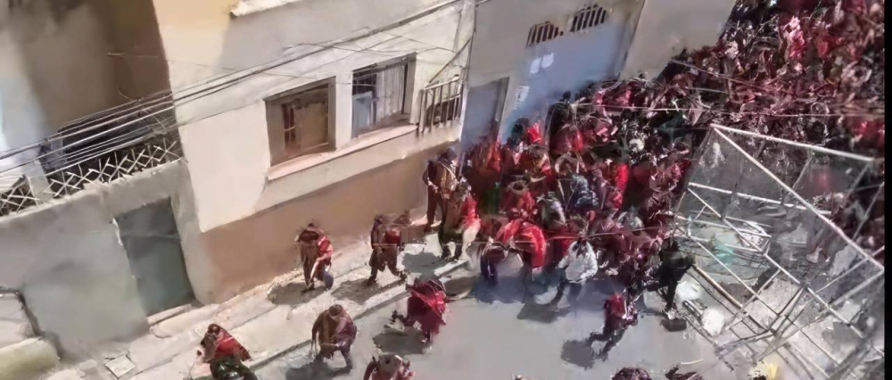 Tras gasificación un grupo de ponchos rojos rebasa a la Policía cerca de Federación Túpac Katari