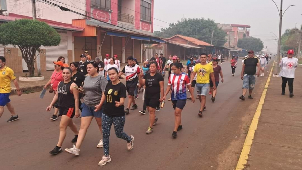 La densa humareda no detuvo el  tránsito en el Día del Peatón en Riberalta