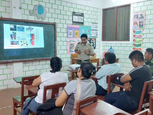 Brigadas de padres de  familia: Nueva estrategia  del Comando Policial  para proteger escuelas