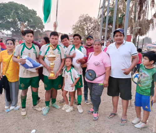 Los Puentes campeón de la Liga Ribereña en Puerto Almacén