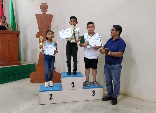 Reconocimiento y premiación a ganadores de la II Olimpiadas de Ajedrez, fase distrital